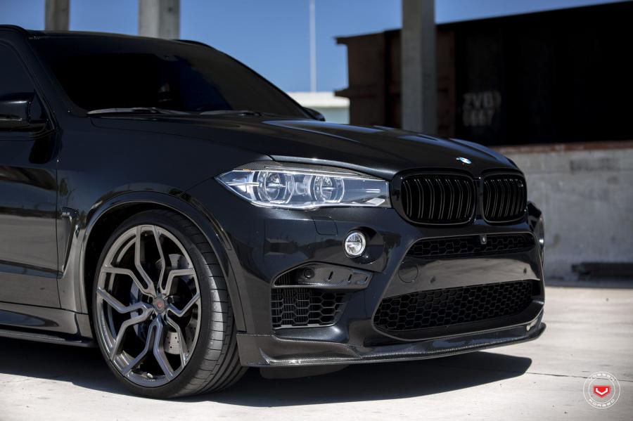 Детали экстерьера BMW X5 M on Vossen Wheels (HC-3) 2018 года  (фото 36 из 41)